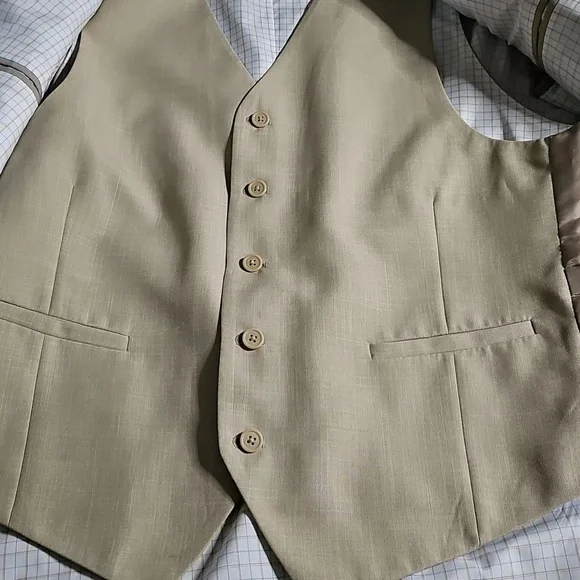 C3🔹️Stafford Tan Suit 3pc Set - Picture 2 of 11